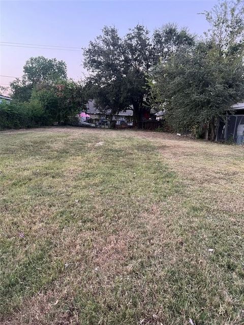 Photo of 10513 Munn Street, Jacinto City, TX 77029 (MLS # 48457689)
