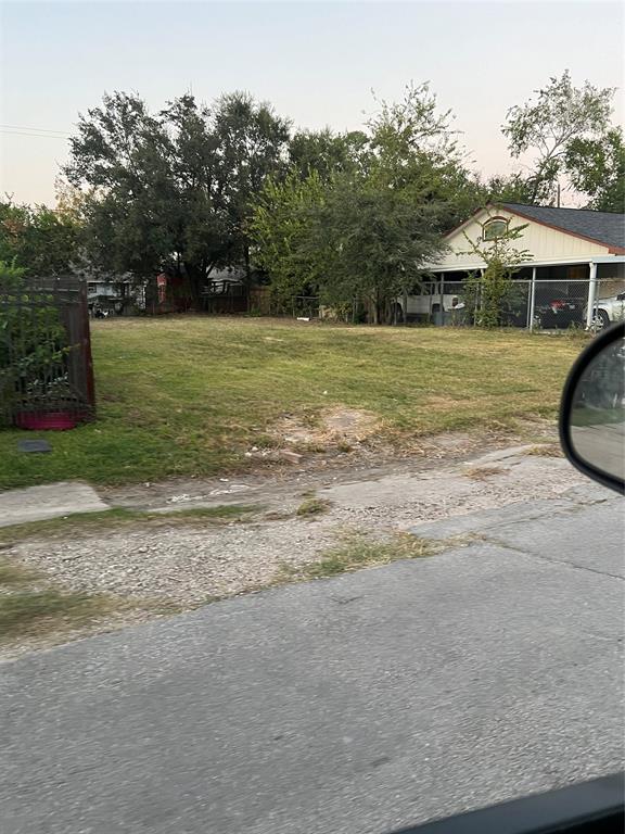 10513 Munn Street, Jacinto City, Texas image 2