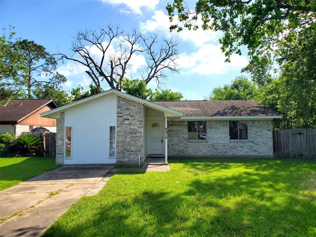 4919 Redfish Reef Street, Bacliff, Texas image 1