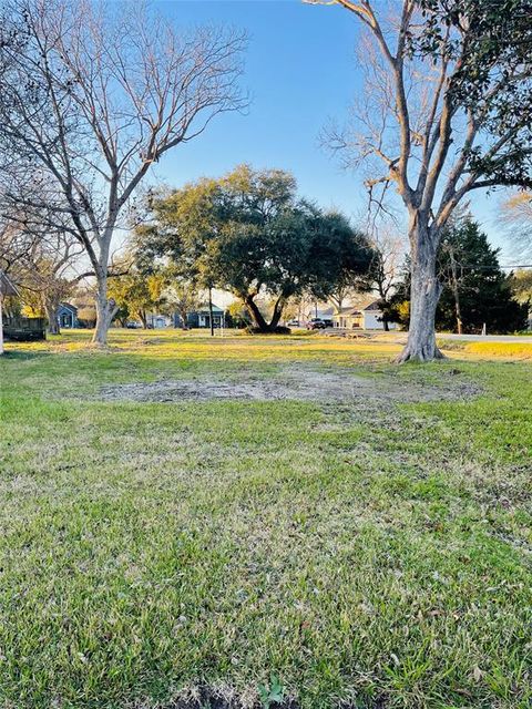 Vacant Land For Sale - 103 E Cypress Street<br/> Port Neches, TX 77651