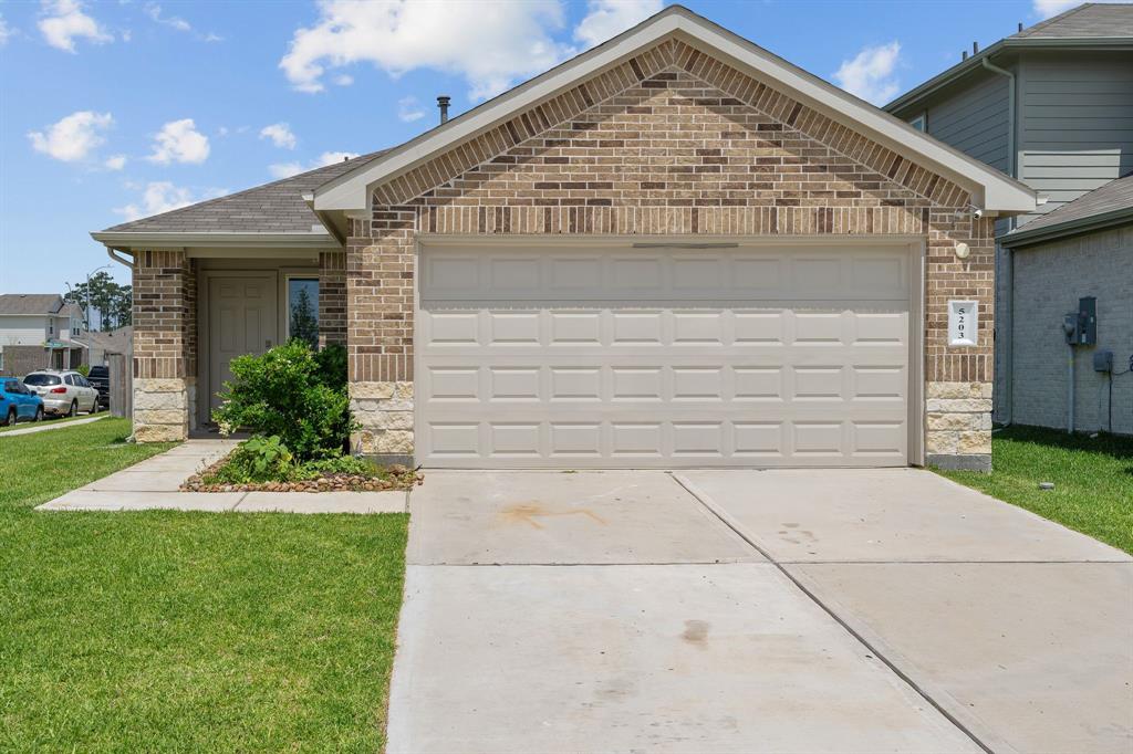 5203 Mossdale Bluff Lane
