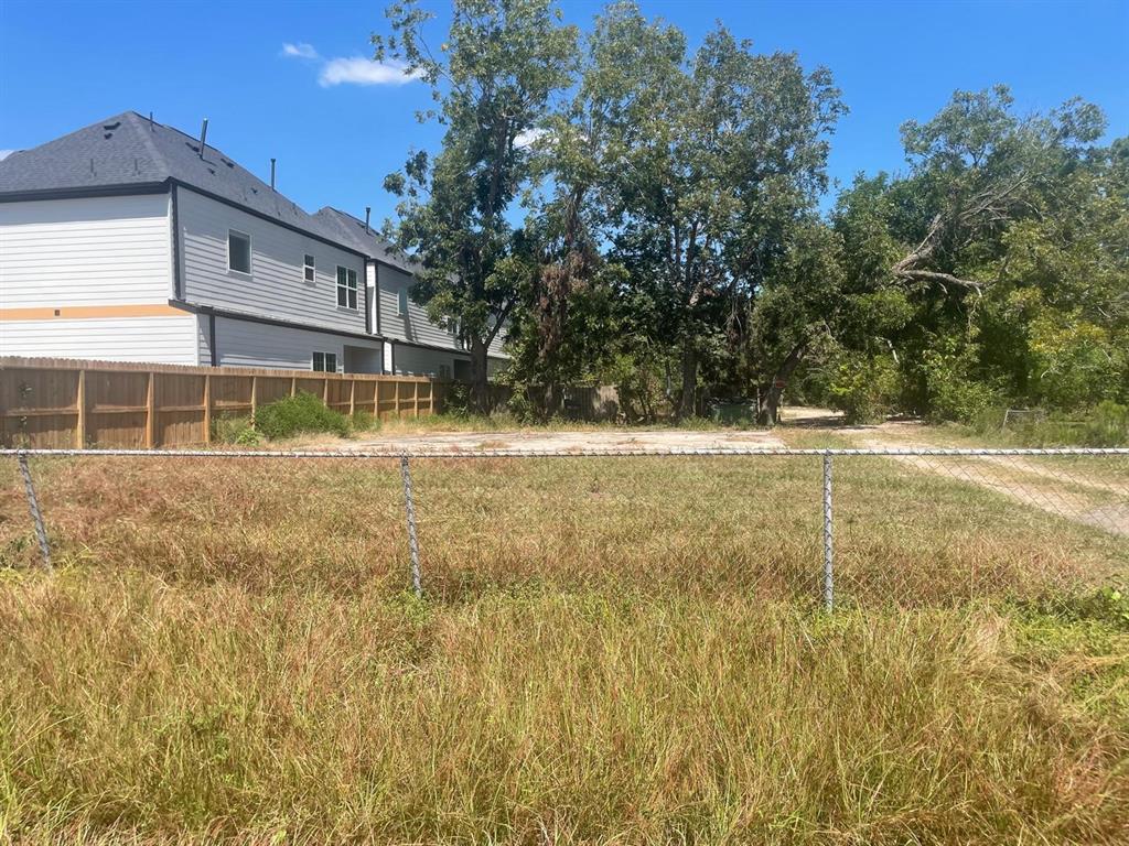 1807 Ontario Street, Baytown, Texas image 1
