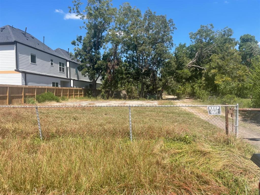 1807 Ontario Street, Baytown, Texas image 4