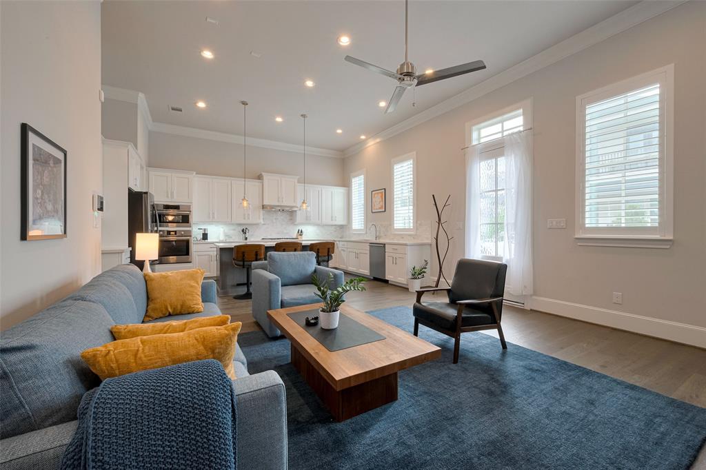 2407 W Kolbe Lane