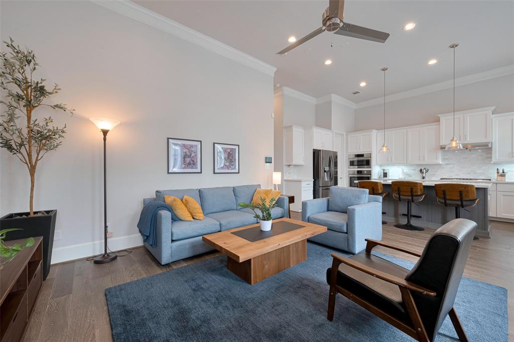 2407 W Kolbe Lane