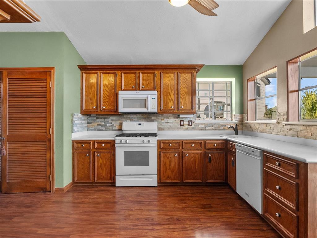 4519 Mariners Mooring Street, Dickinson, Texas image 12