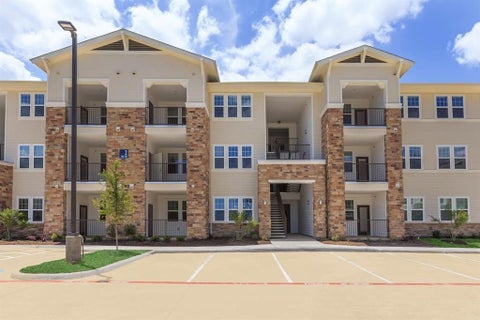 Condo For Rent - 4100 N Parkdale Drive #144<br/> Denison, TX 75020