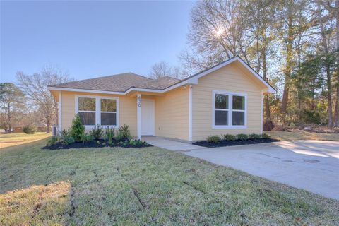 Single Family Residence in Huntsville TX 107 Bernice Drive.jpg