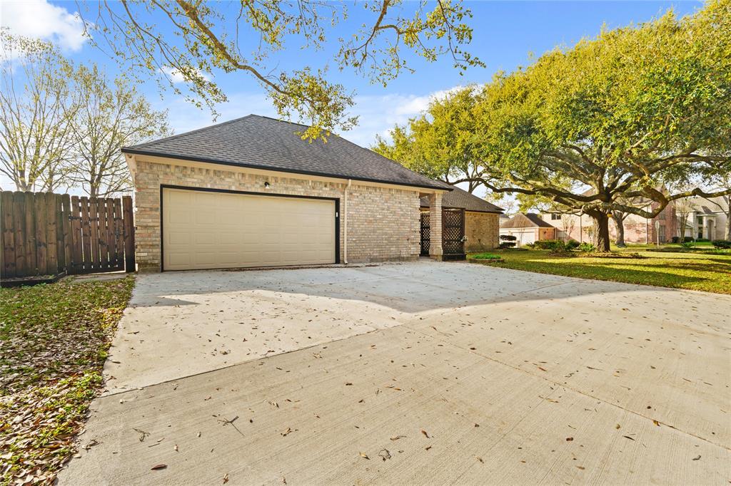 1015 Flagmore Drive