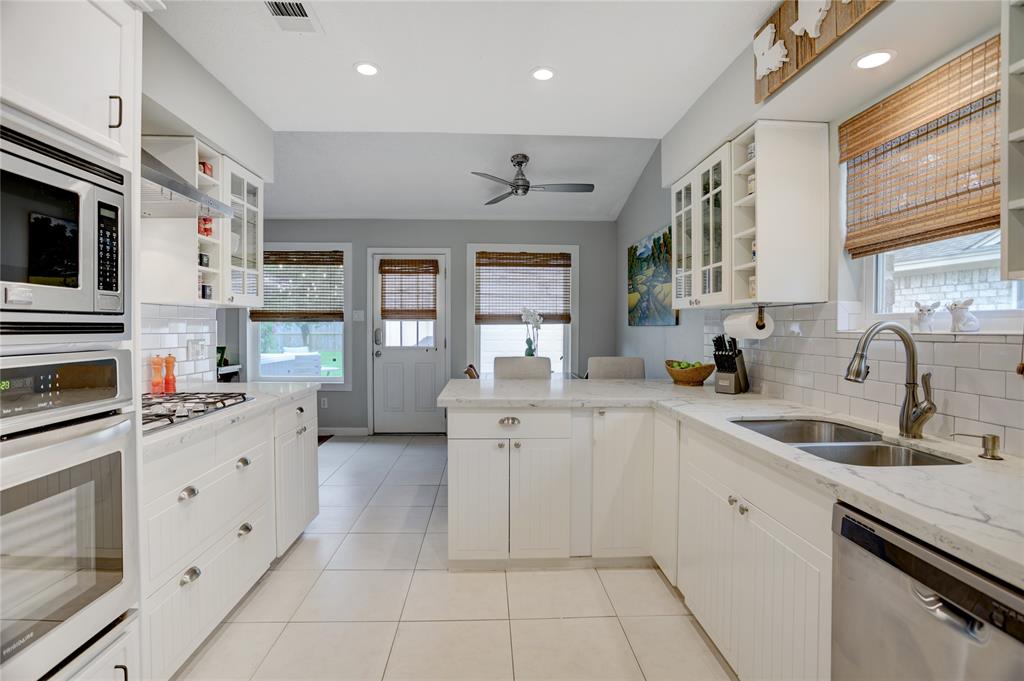2722 Field Line Drive, Sugar Land, Texas image 12