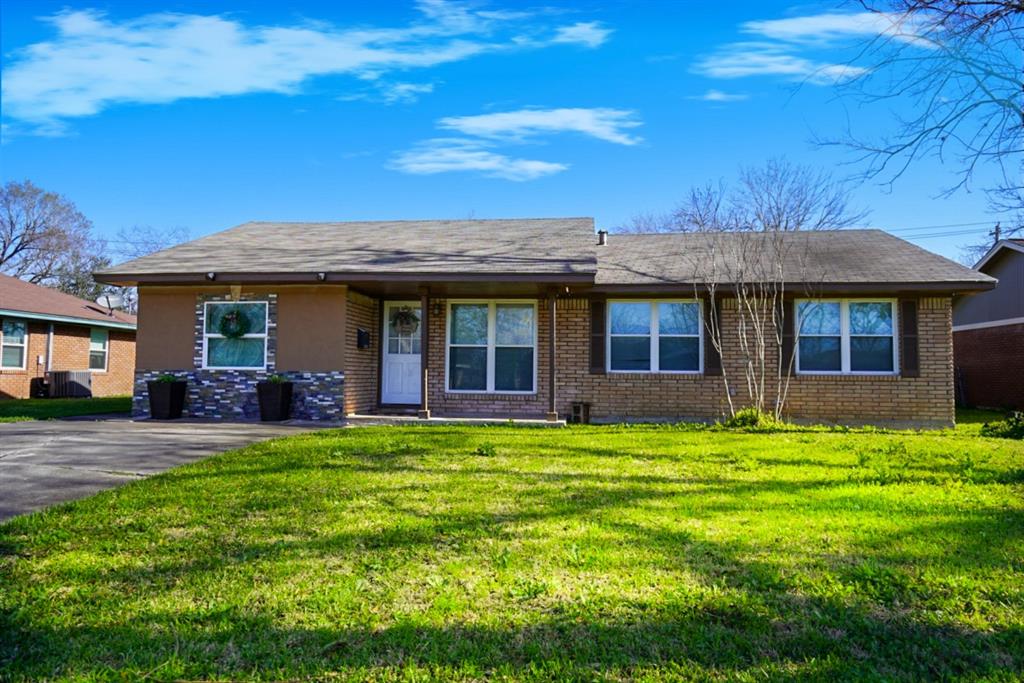 105 Mimosa Street, Lake Jackson, Texas image 1