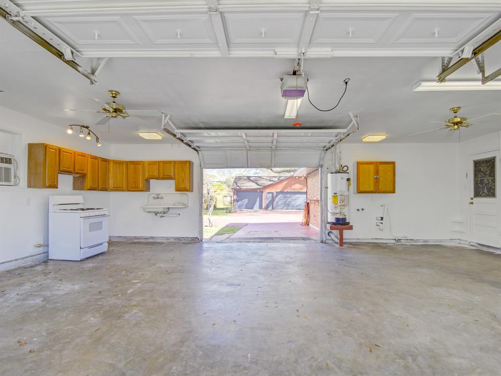 3202 Mckinney Drive, La Marque, Texas image 4