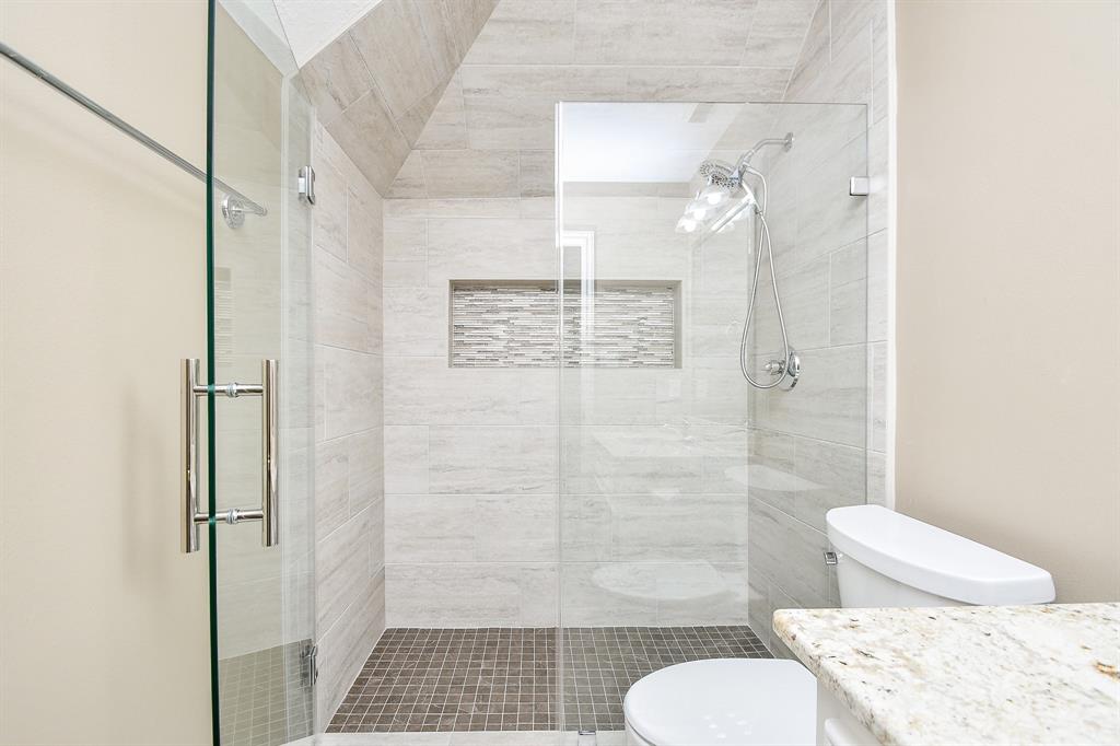 37607 Millers Pass, Pinehurst, Texas image 47