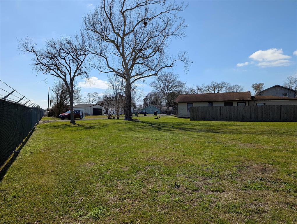 106 Travis Street, Baytown, Texas image 9