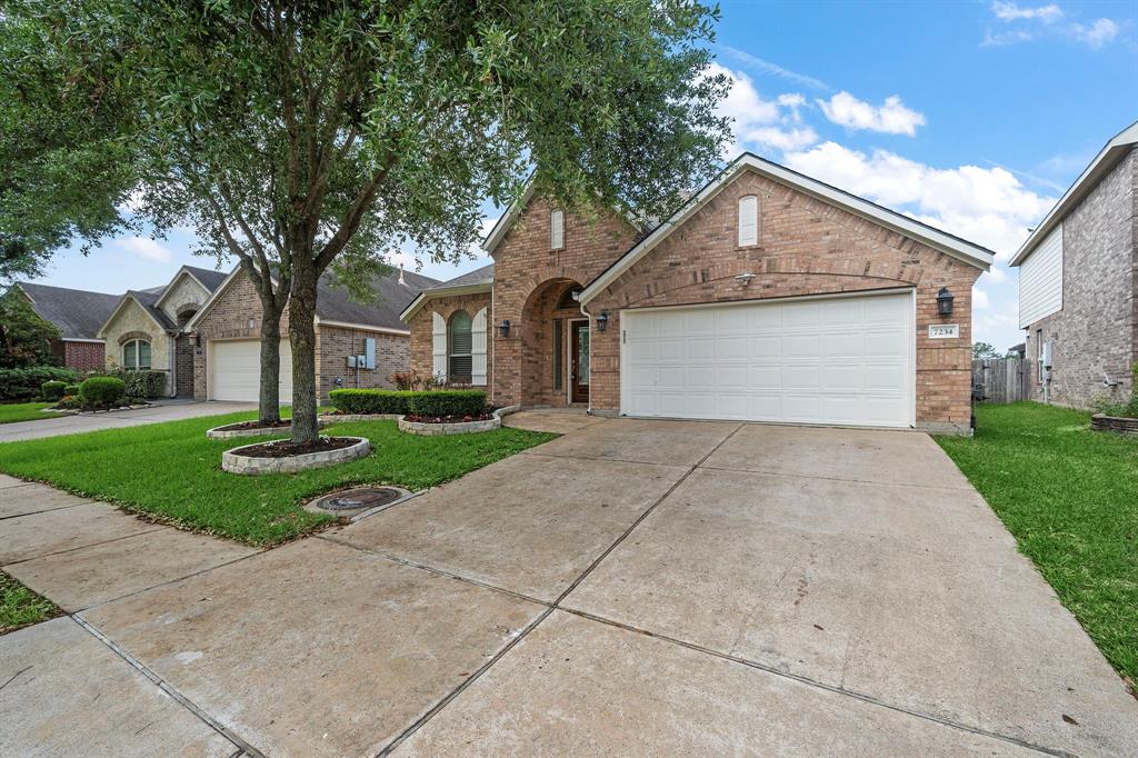7234 Rambling Tree Lane, Richmond, Texas image 2