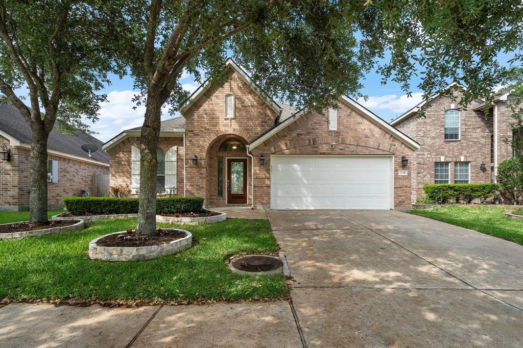 7234 Rambling Tree Lane, Richmond, Texas image 1