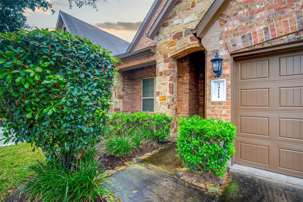 24111 Valencia Ridge Lane, Katy, Texas image 4