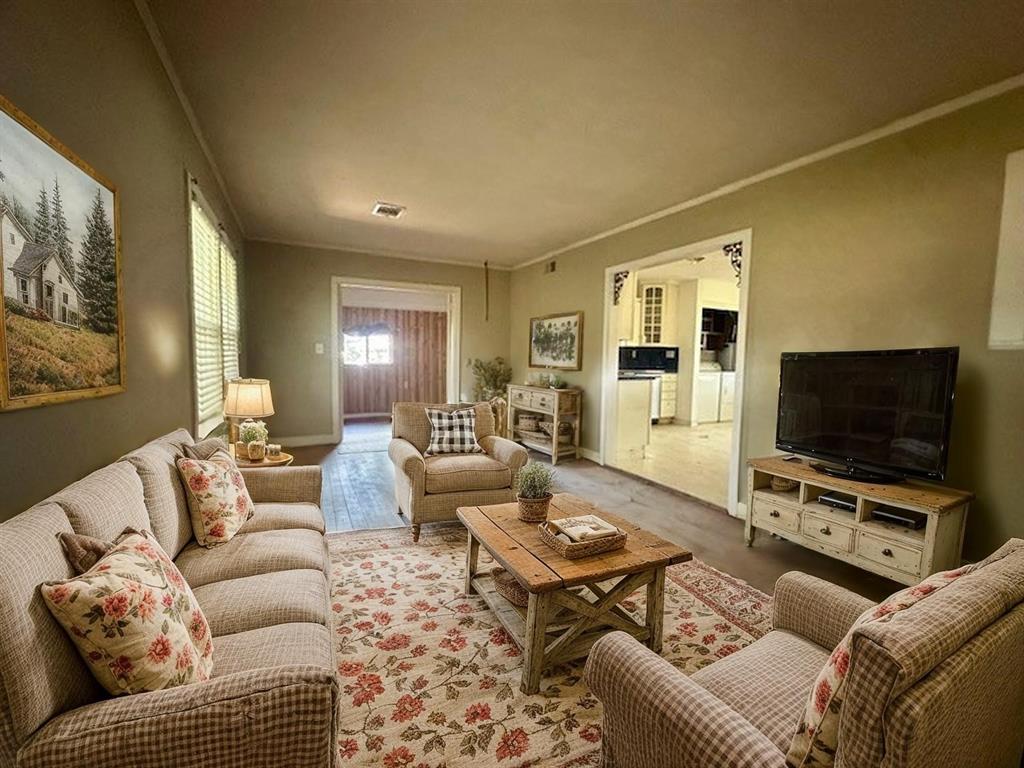515 Breezy Lane, Wharton, Texas image 2