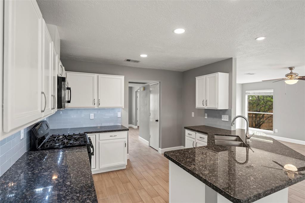 3918 Timber Rail Drive, Humble, Texas image 11