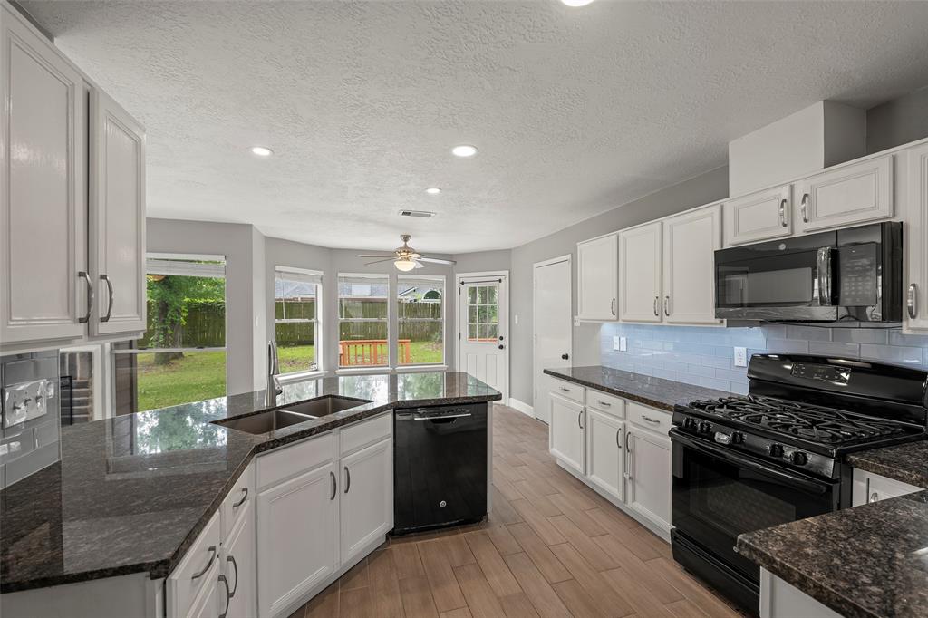 3918 Timber Rail Drive, Humble, Texas image 12