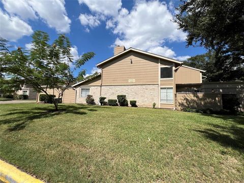 Photo of 2372 Woodland Park Drive #121, Houston, TX 77077 (MLS # 74840631) Photo of 2372 Woodland Park Drive #121, Houston, TX 77077 (MLS # 74840631)