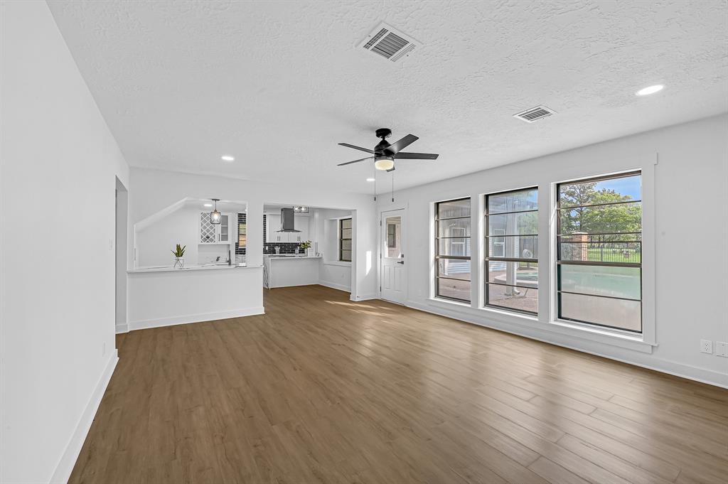 16218 Coral Bay Street, Crosby, Texas image 4