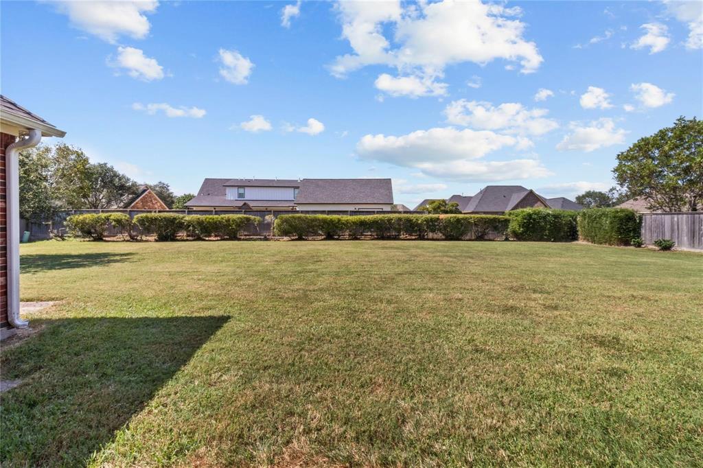 1017 Enchanted Oaks Drive, Angleton, Texas image 5