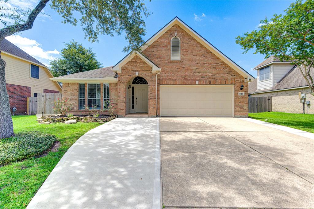 1826 Oak Lodge Drive, Pearland, Texas image 1