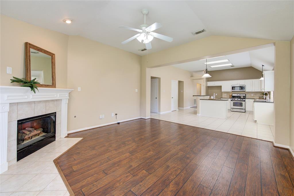 1826 Oak Lodge Drive, Pearland, Texas image 11