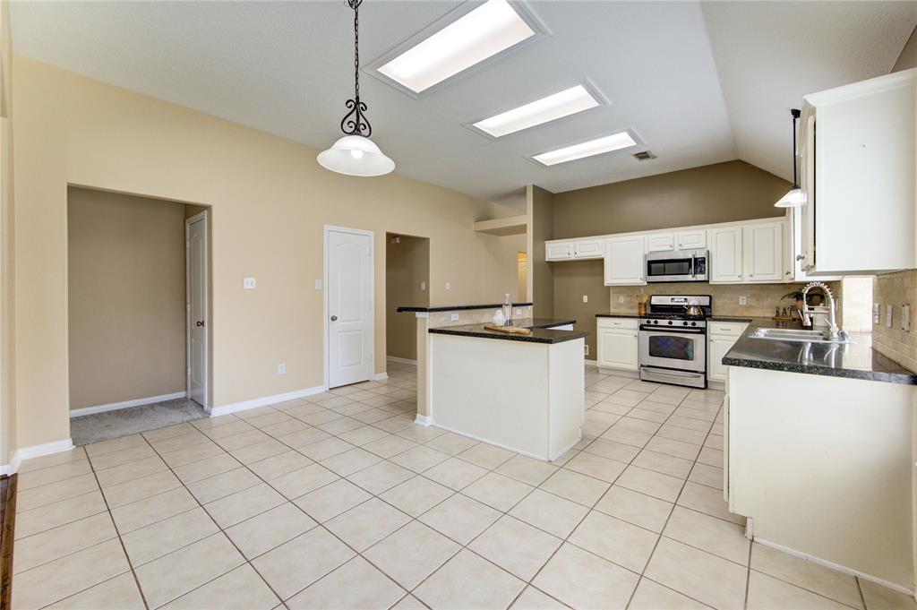 1826 Oak Lodge Drive, Pearland, Texas image 9