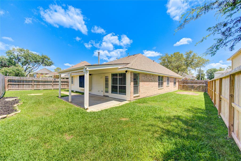 1826 Oak Lodge Drive, Pearland, Texas image 24