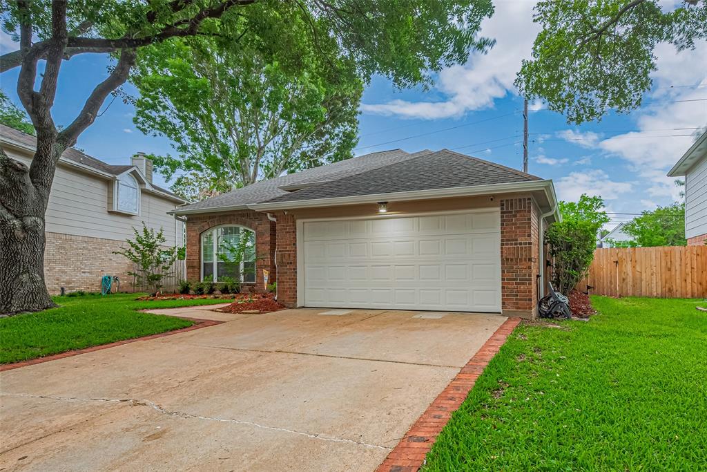 4126 Rocky Bend Drive, Sugar Land, Texas image 2
