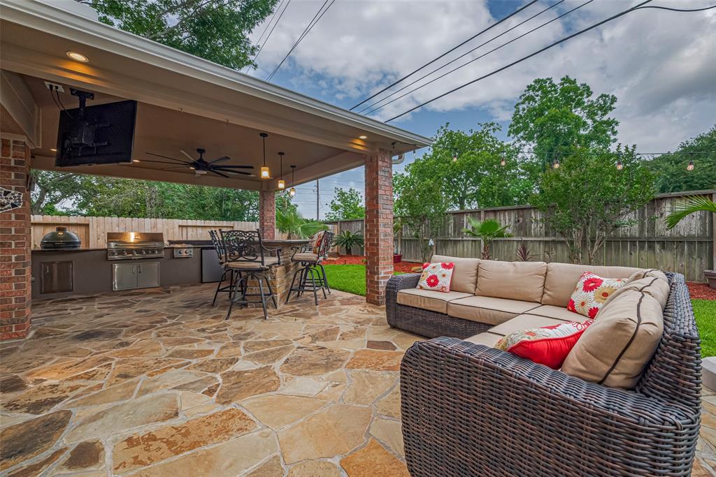 4126 Rocky Bend Drive, Sugar Land, Texas image 3