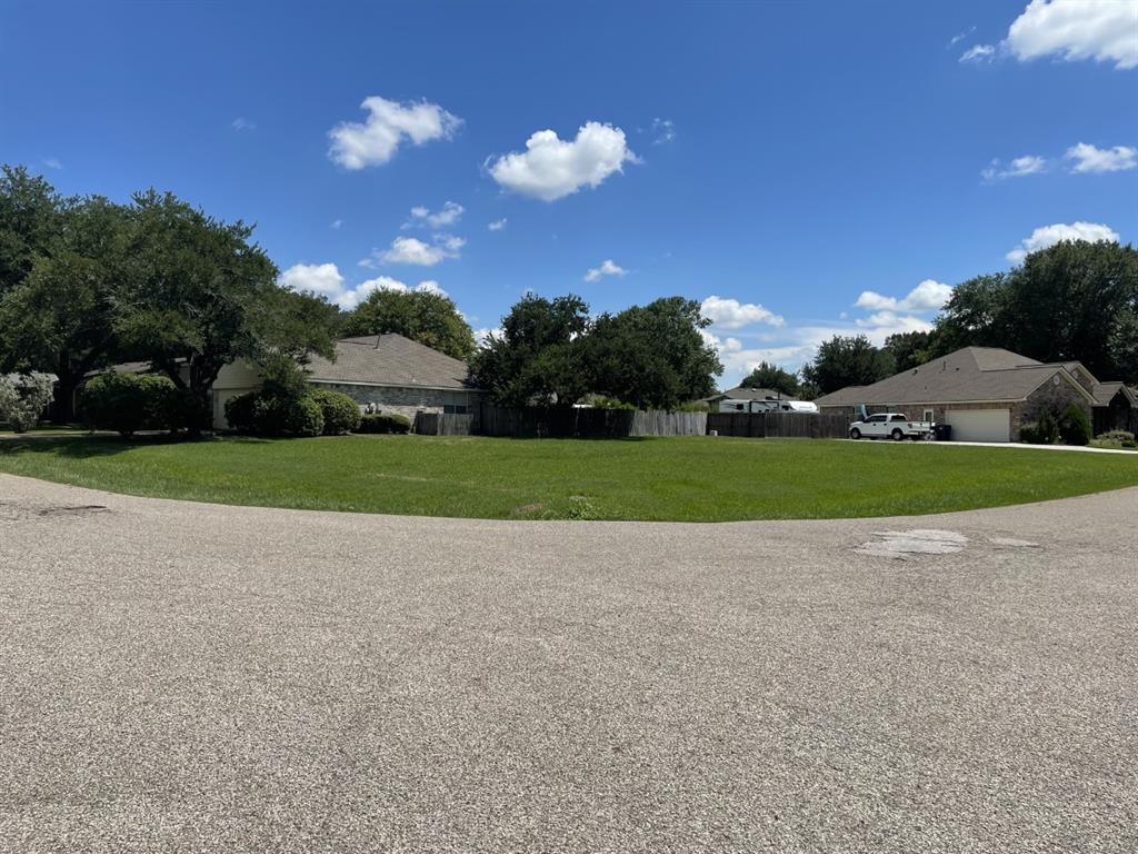 L72 W Shore Drive, Willis, Texas image 1