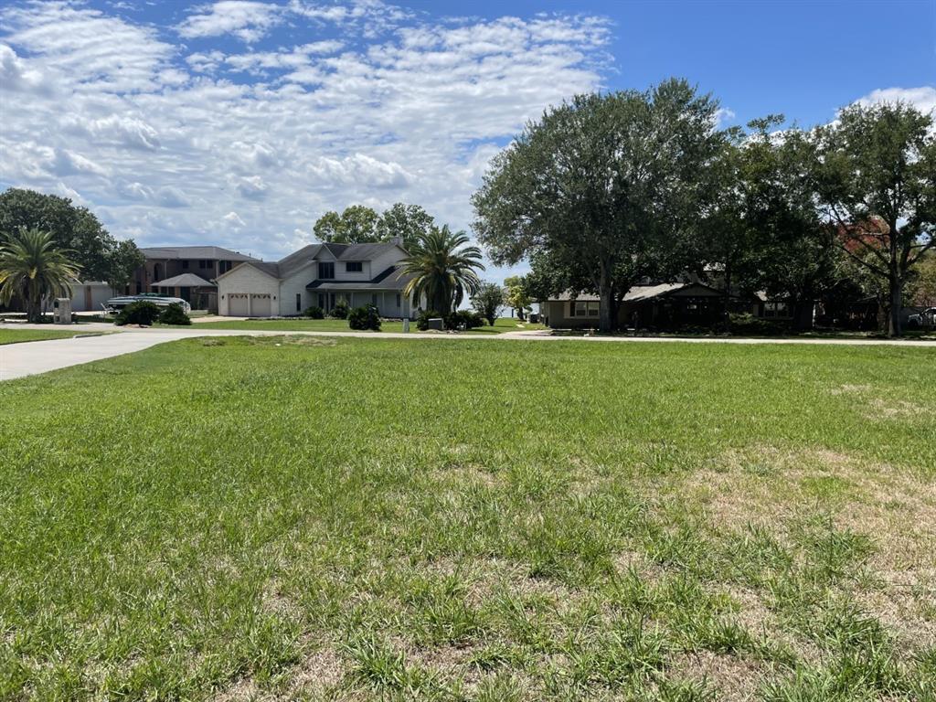 L72 W Shore Drive, Willis, Texas image 5