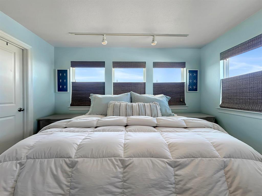 808 Pinata Drive, Crystal Beach, Texas image 35