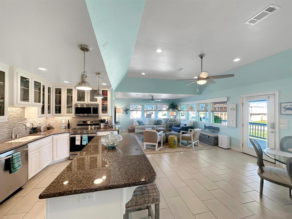 808 Pinata Drive, Crystal Beach, Texas image 29