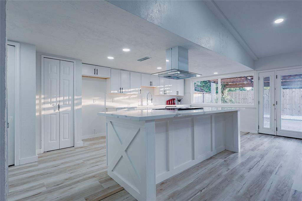 7310 Corta Calle Drive, Houston, Texas image 4