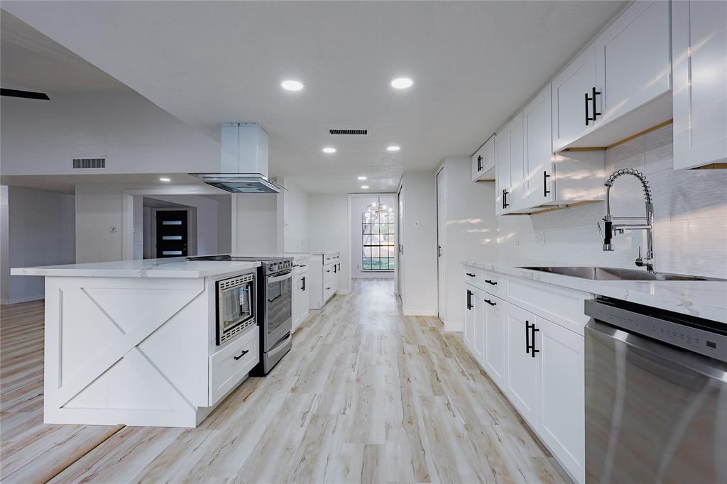 7310 Corta Calle Drive, Houston, Texas image 5