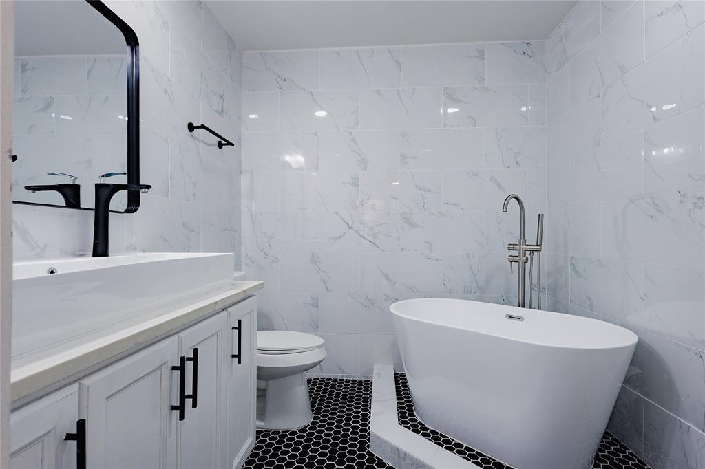 7310 Corta Calle Drive, Houston, Texas image 16
