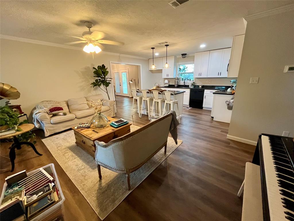 9428 Elm Street, Midway, Texas image 3