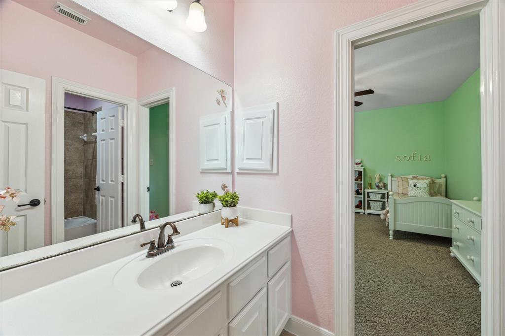 91 W Hullwood Circle, Spring, Texas image 30