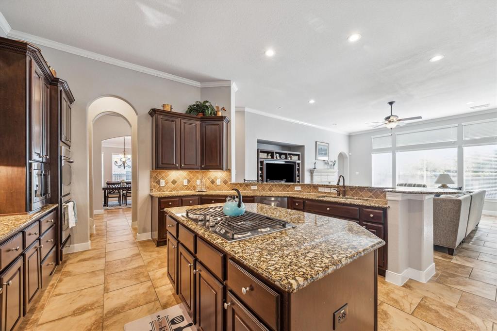 91 W Hullwood Circle, Spring, Texas image 14