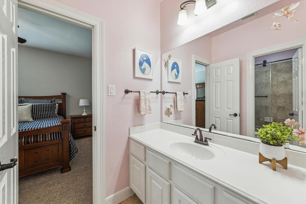 91 W Hullwood Circle, Spring, Texas image 28