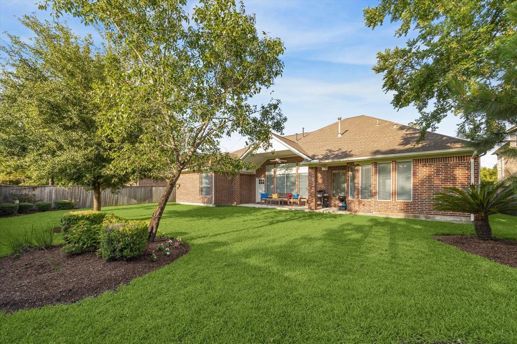 91 W Hullwood Circle, Spring, Texas image 33