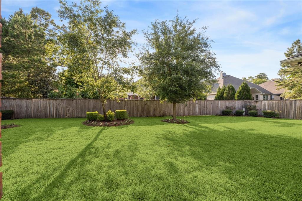 91 W Hullwood Circle, Spring, Texas image 32
