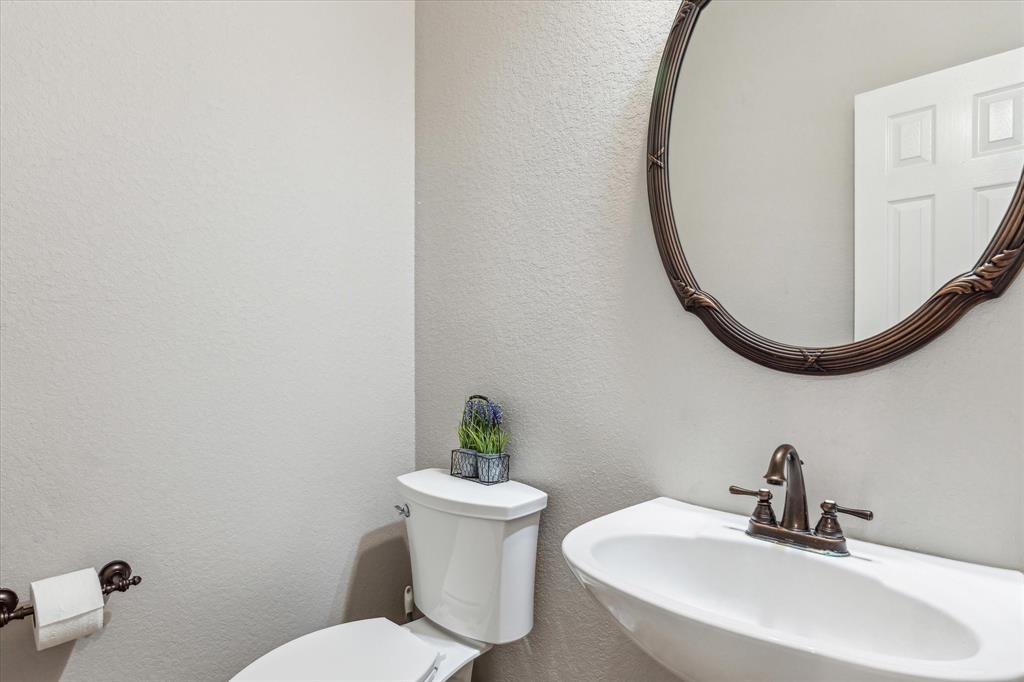 91 W Hullwood Circle, Spring, Texas image 27