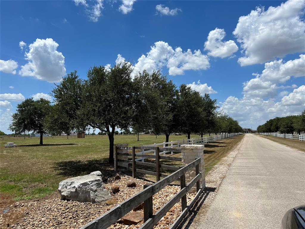 32007 Meadow View Lane, Waller, Texas image 3