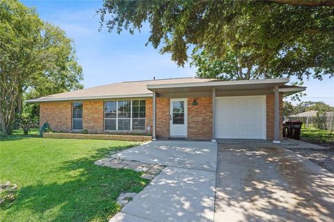 Single Family Residence in Baytown TX 1200 Trenton Lane.jpg