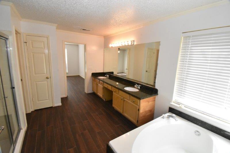 9007 Woodleigh Drive, Houston, Texas image 15